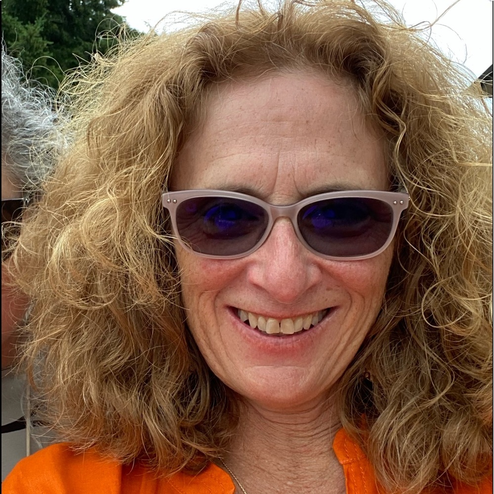 Meet your Posher, Laurie
